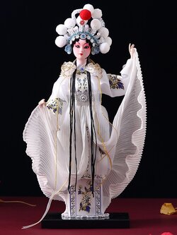 ตุ๊กตานักแสดงงิ้วในชุดผ้าไหม งานศิลปะจีน ของฝากจากปักกิ่ง