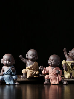 ตุ๊กตาดินเผากังฟูเณรน้อยเส้าหลิน สำหรับตบแต่งโต๊ะทำงาน