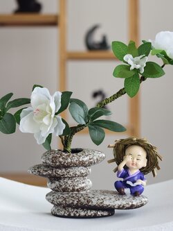 แจกันดอกพุดจีนพร้อมตุ๊กตาเณรน้อย รูปแบบสวยงามสไตล์จีน ดินเผาคุณภาพสูงจากประเทศจีน