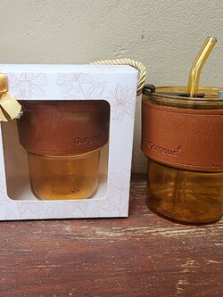 ของชำร่วยงานศพ แก้วน้ำพร้อมหลอดที่จับหนัง