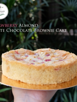 เค้กสตรอเบอร์รี่อัลมอนด์ไวท์ช็อกโกแลตบราวนี่ (ขนาด 3 ปอนด์) / Strawberry & Almond White Chocolate Brownie Cake (3 Pound / 8'' x 8")