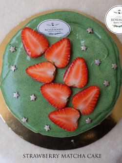 🍓 เค้กสตรอว์เบอร์รี่ชาเขียว 🍓 (2 ปอนด์) Strawberry Matcha Cake (2 Pound / 7" x 7") 3 ชั้น