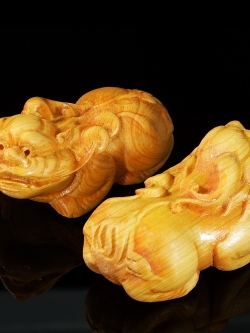 ปี่เซี๊ยะแกะจากไม้เนื้ออ่อน สำหรับตั้งบูชา หรือตบแต่งบ้าน ขนาดตัว 6.5 เซน