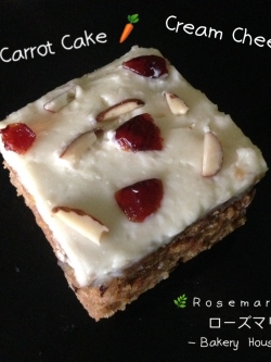 🥕แครอทเค้กครีมชีส🥕🧀 (Carrot Cake Creamcheese) (ชิ้นเล็ก) Size : 4.5 x 4.5 cm.