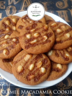 คุ้กกี้คาราเเมลแมคคาเดเมีย - Caramel Macadamia Cookies