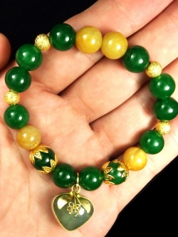 สร้อยข้อมือหินมงคลหยกพม่า 2 สี ห้อยจี้หยกหัวใจเศรษฐี ขนาด 16 เซน