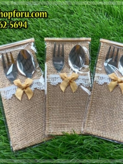 ช้อนส้อมสแตนเลสใส่ซองผ้ากระสอบ