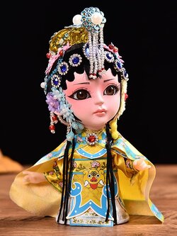 ตุ๊กตานักแสดงงิ้วในชุดผ้าไหม งานศิลปะจีน ของฝากจากปักกิ่ง