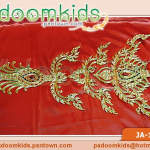 ห้อยหน้าลายกนกใหญ่